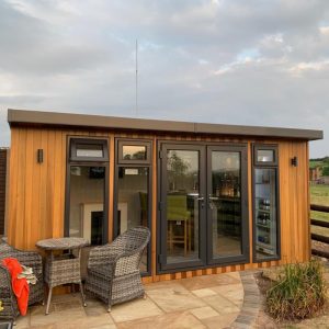 Bards 14' x 12' Othello Bespoke Insulated Garden Room - Cedar