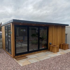 Bards 20' x 10' Othello Bespoke Insulated Garden Room - Cedar