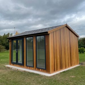 Bards 10' x 10' Portia Bespoke Insulated Garden Room - Cedar